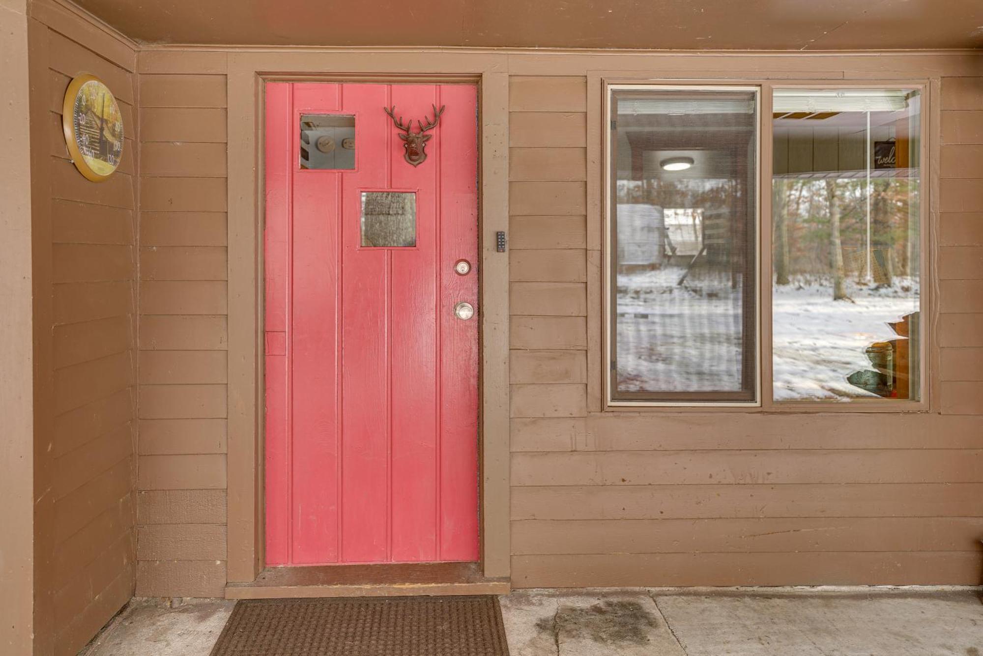 Pet-Friendly Irons Cottage About 4 Mi To Sand Lake! Exteriér fotografie