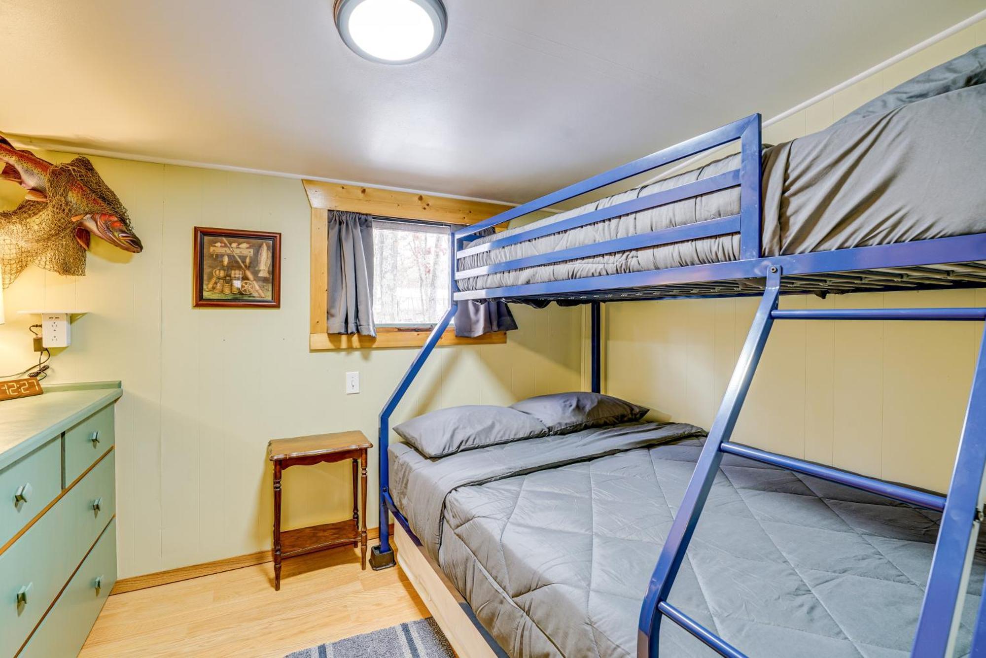 Pet-Friendly Irons Cottage About 4 Mi To Sand Lake! Exteriér fotografie