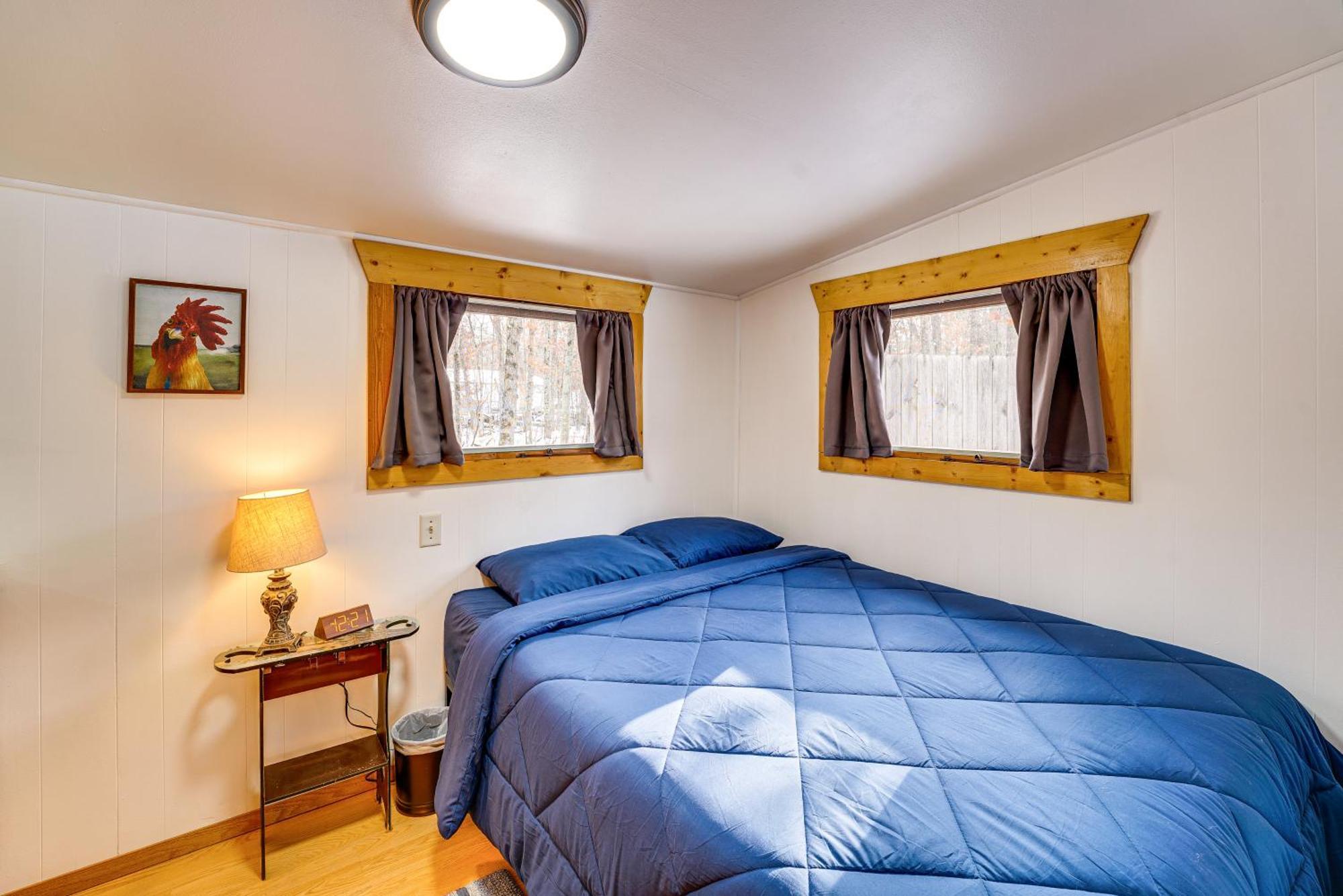 Pet-Friendly Irons Cottage About 4 Mi To Sand Lake! Exteriér fotografie
