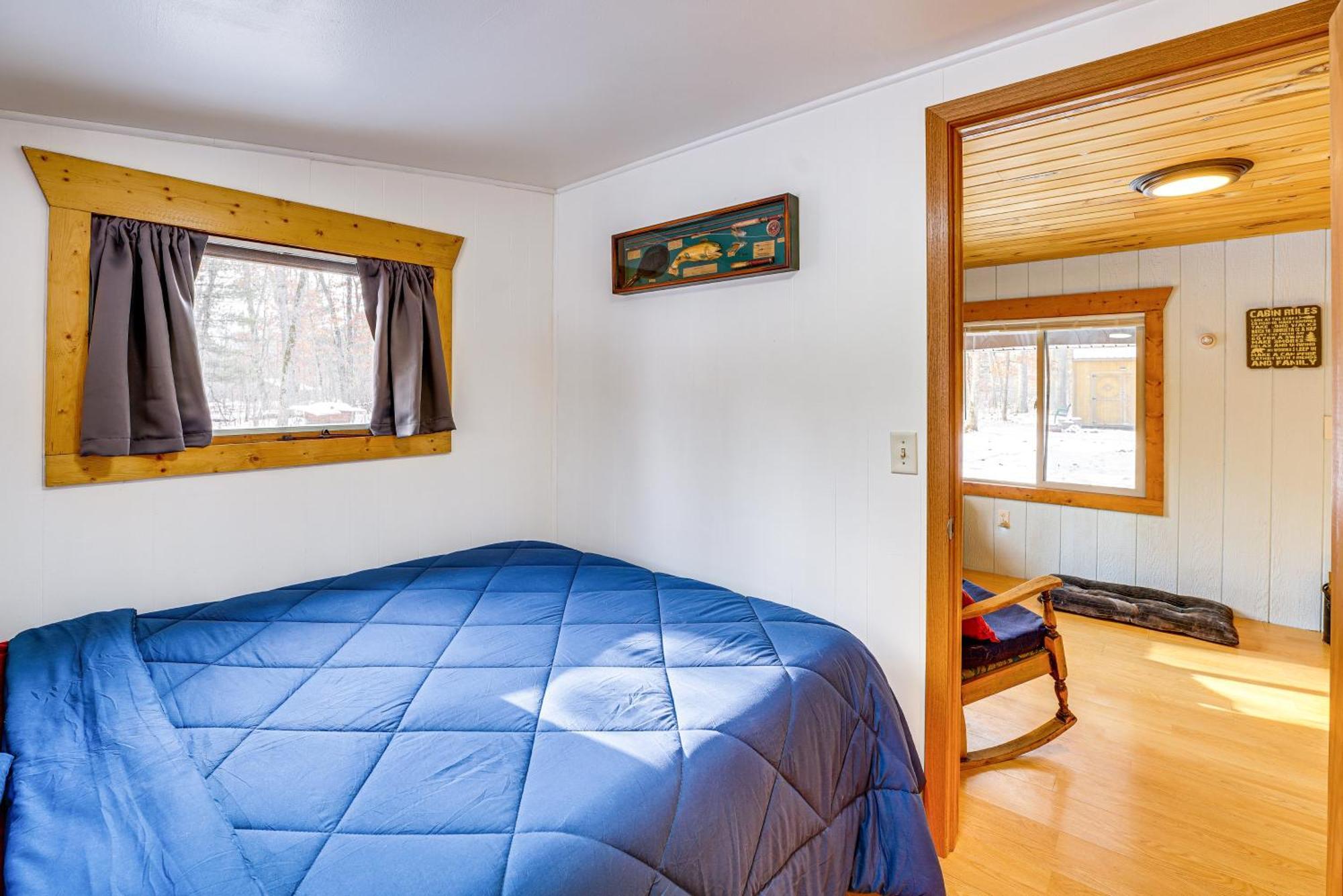 Pet-Friendly Irons Cottage About 4 Mi To Sand Lake! Exteriér fotografie