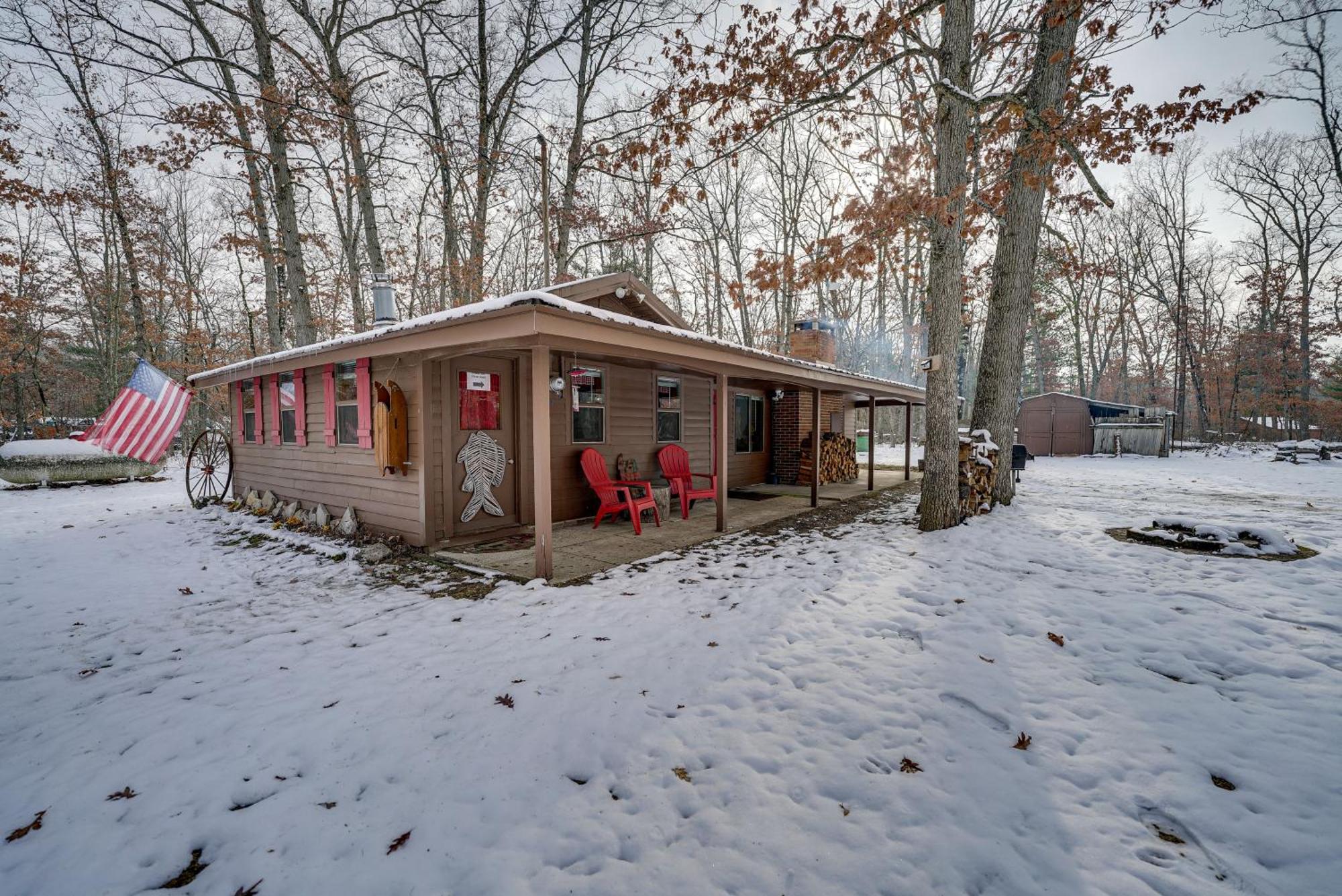 Pet-Friendly Irons Cottage About 4 Mi To Sand Lake! Exteriér fotografie