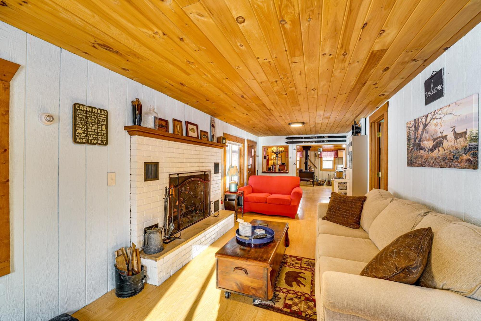 Pet-Friendly Irons Cottage About 4 Mi To Sand Lake! Exteriér fotografie