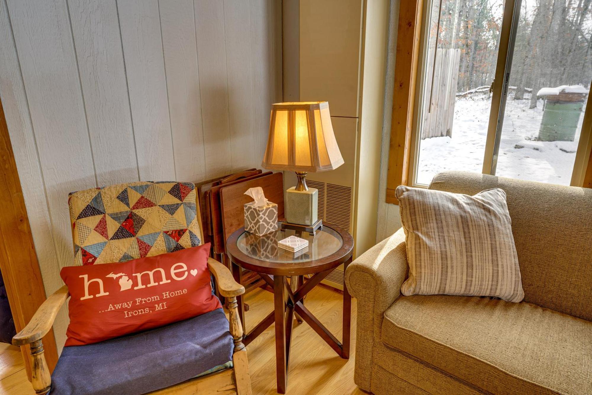Pet-Friendly Irons Cottage About 4 Mi To Sand Lake! Exteriér fotografie