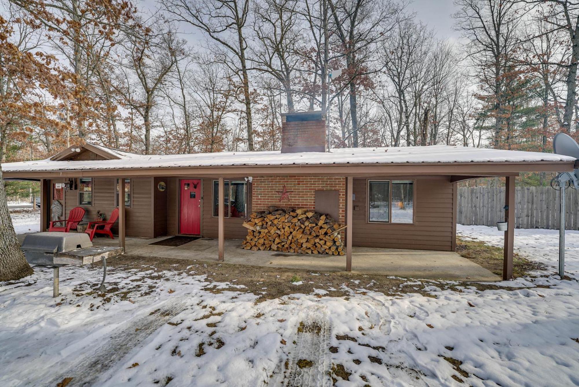 Pet-Friendly Irons Cottage About 4 Mi To Sand Lake! Exteriér fotografie